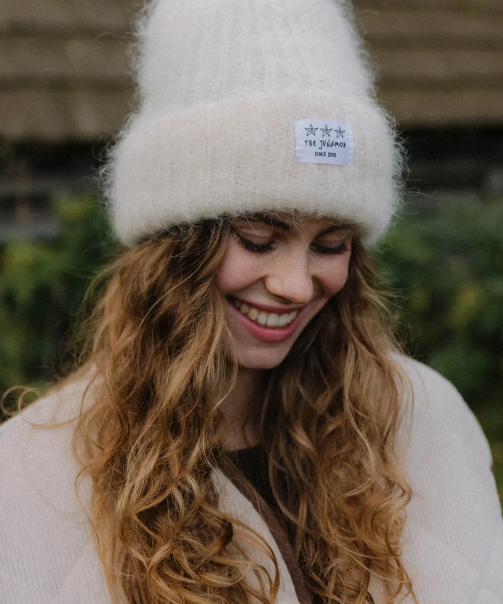 JUNGMOB CZAPKA ALPAKA MELTY MILKY