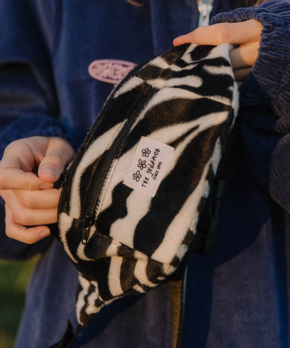 JUNGMOB NERKA MELLOW ZEBRA HIP BACK