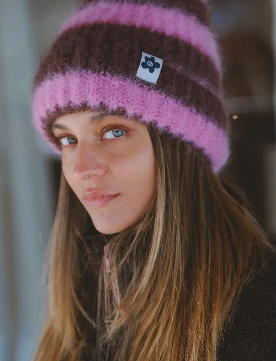 JUNGMOB Czapka MOHER FLUFFY STRAWBERRY CHOCO