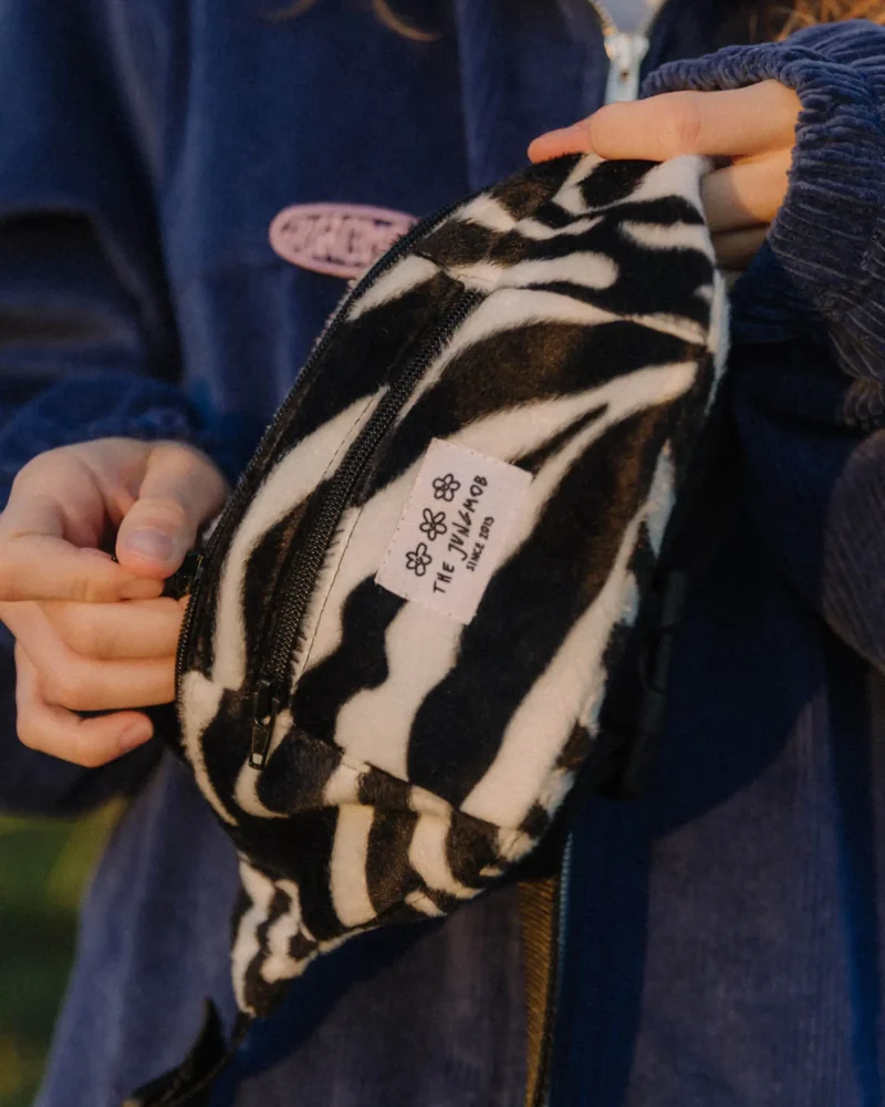 49775687-5e35-4386-9335-17cd8f825e1f