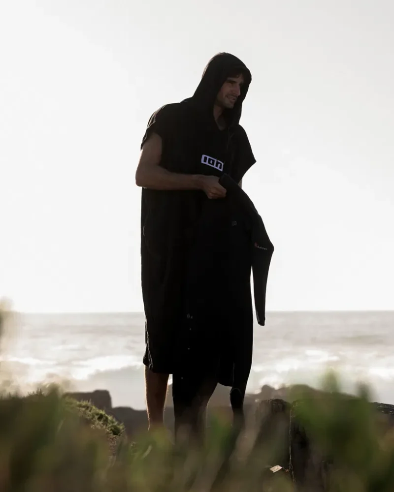 ION-Poncho-Core-Black