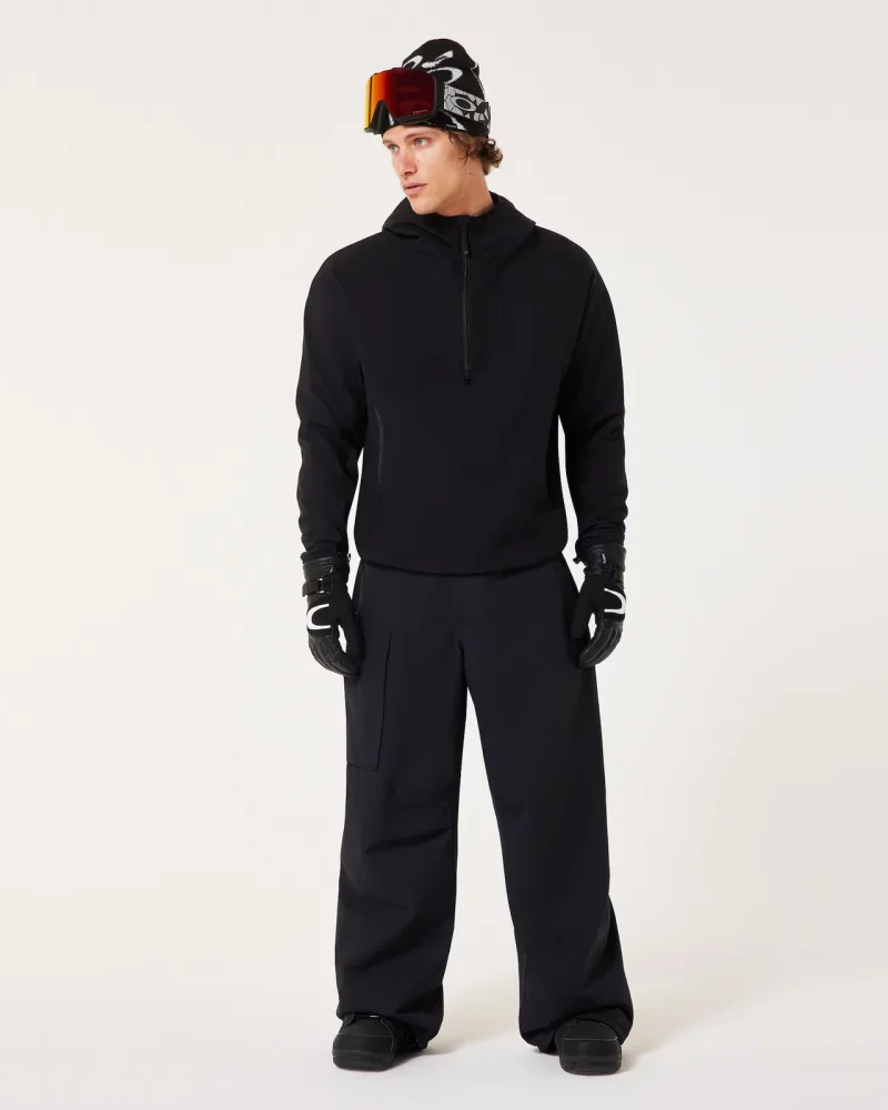 Oakley_Channel_Cargo_Pant_Blackout_04_model_przod