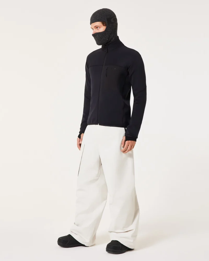 Oakley_Channel_Cargo_Pant_Mist_03_model_przod